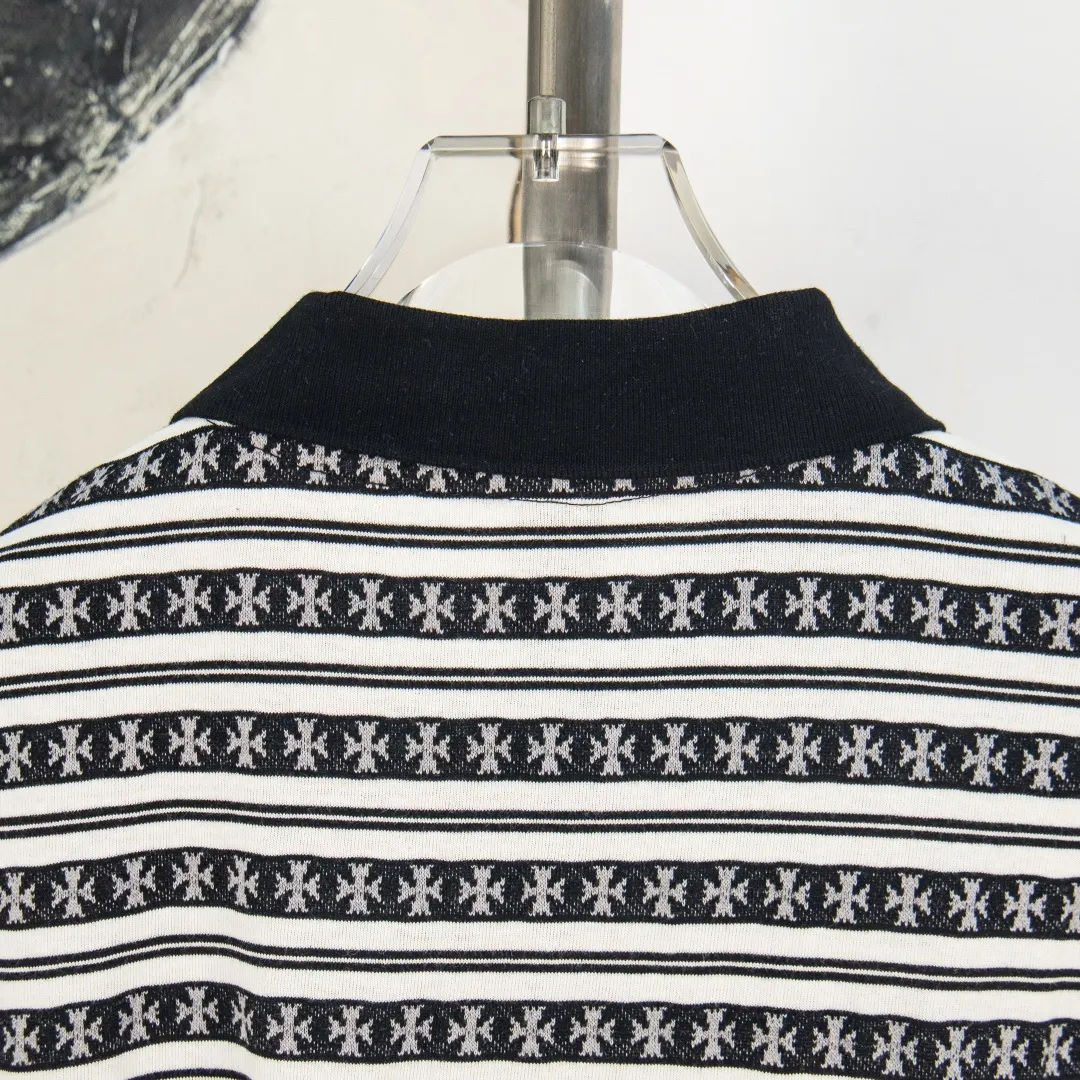 P250 zp version [exclusive supply] Chrome Hearts/Chrome Hearts SS25 new high-end cross jacquard knitted sea soul embroidered lapel Polo striped long sleeves 100% cotton cross jacquard knitted striped fabric ✝️ Customized old vintage brand hand-stitched buttons ✝️ Fully automatic positioning and tailoring Precise alignment of stripes ✝️ CH Chrome Hearts niche design cross jacquard striped long sleeves brings striped Polo to Next Levels Loose fit, same style for men and women Lazy and casual, street style, three-color hair, customized style. Color: blue, pink and black. Size: S M L XL. Number: WW10961.
